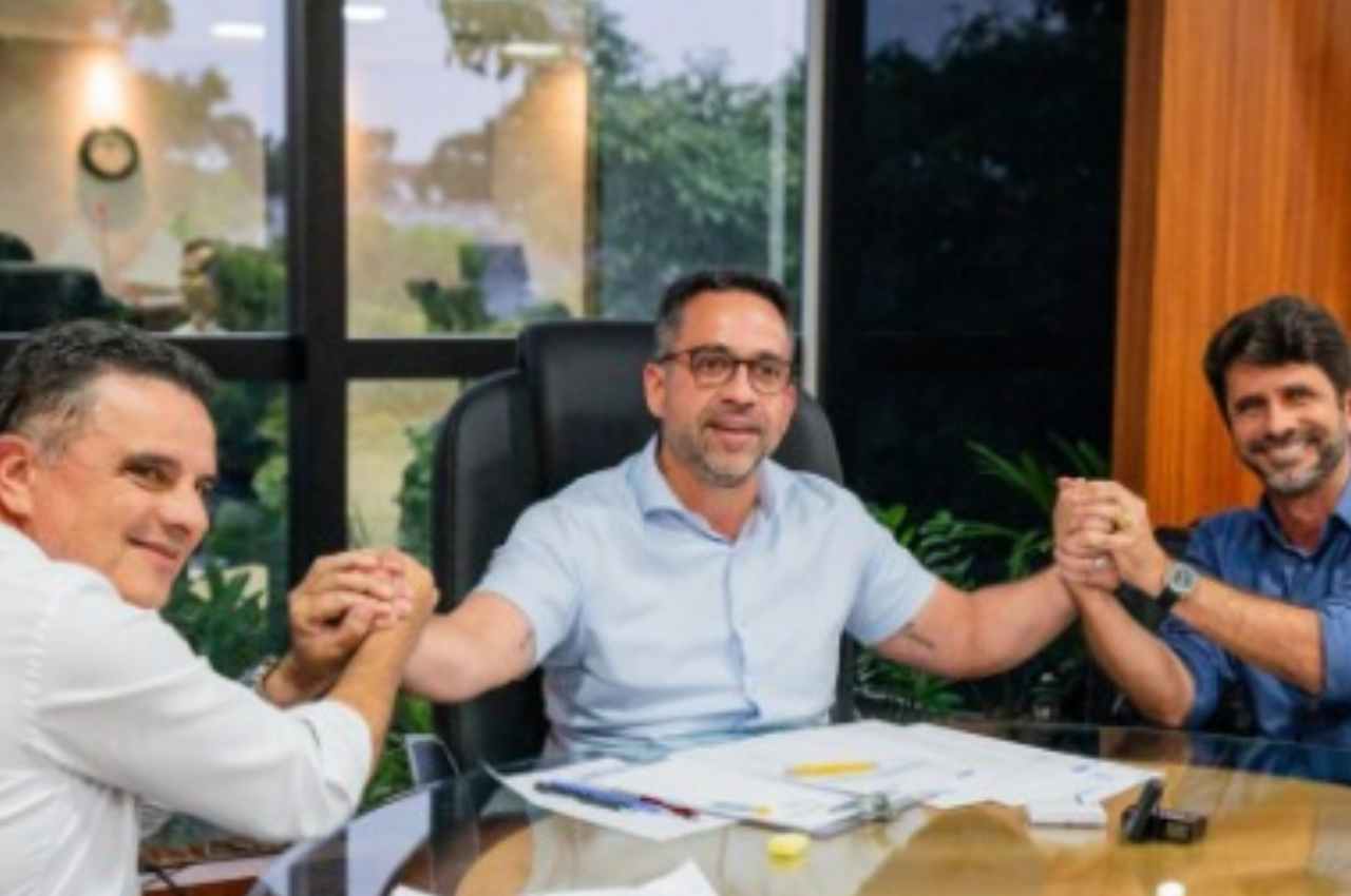 Prefeito Kil, governador Paulo Dantas e vice-prefeito Júnior Menezes